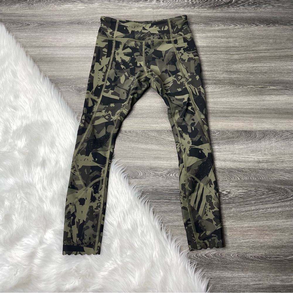 Lululemon Camo Pants Women’s Size 4 Cropped